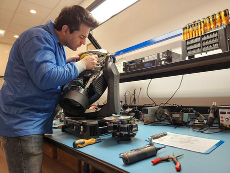 WHAT ARE THE KEY COMPONENTS OF A DMX MOVING STAGE LIGHT